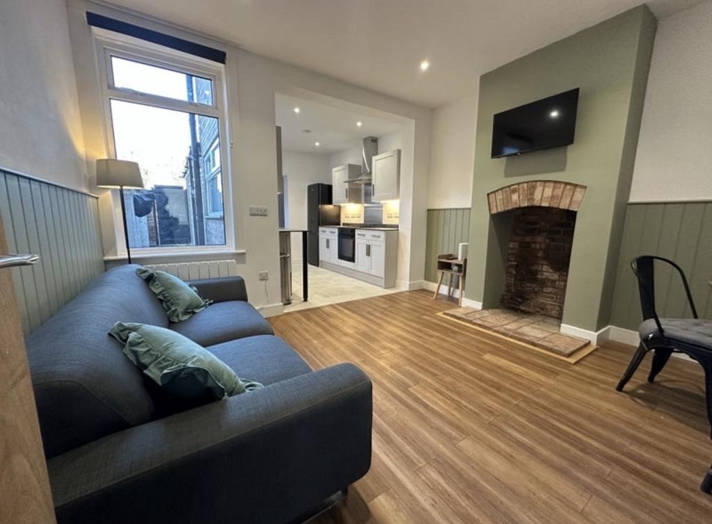 4 bedroom terraced house to rent