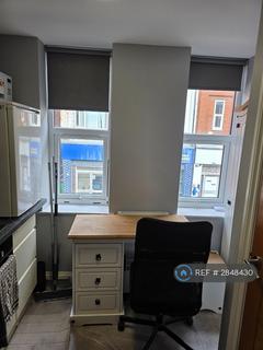 Studio to rent, Linthorpe Road, Middlesbrough, TS1