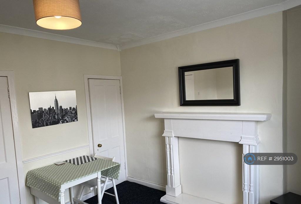 Stenhouse Avenue West, Edinburgh, EH11 - View 2