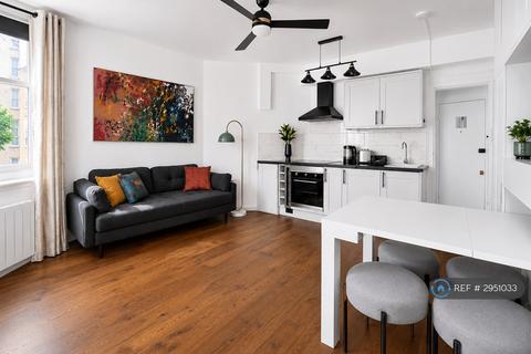Studio to rent, Gloucester Gardens, London, W2