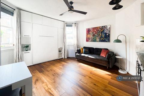 Studio to rent, Gloucester Gardens, London, W2