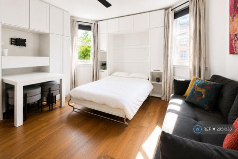 Studio to rent, Gloucester Gardens, London, W2