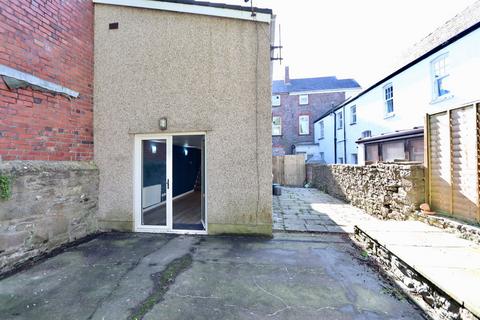 3 bedroom apartment to rent, Frogmore Street, Abergavenny, NP7