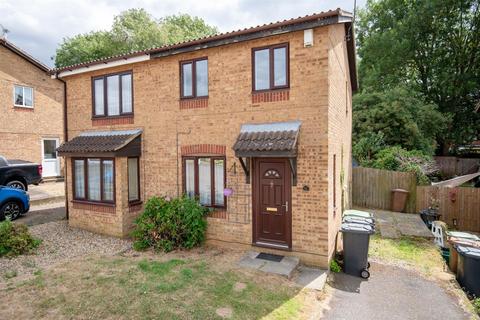 2 bedroom semi-detached house to rent, Linnet Close, Wellingborough, NN8