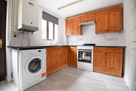 2 bedroom semi-detached house to rent, Linnet Close, Wellingborough, NN8