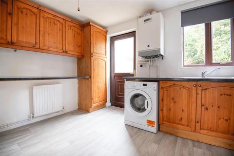 2 bedroom semi-detached house to rent, Linnet Close, Wellingborough, NN8