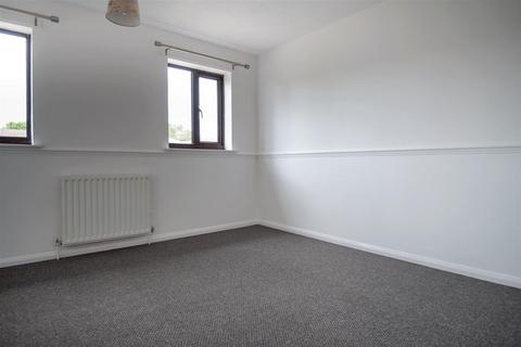 2 bedroom semi-detached house to rent, Linnet Close, Wellingborough, NN8