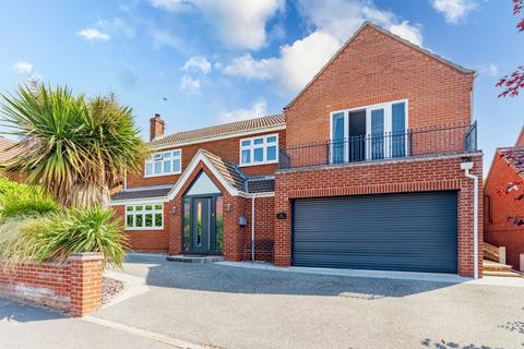 5 bedroom detached house for sale, Villarome, Caister-On-Sea