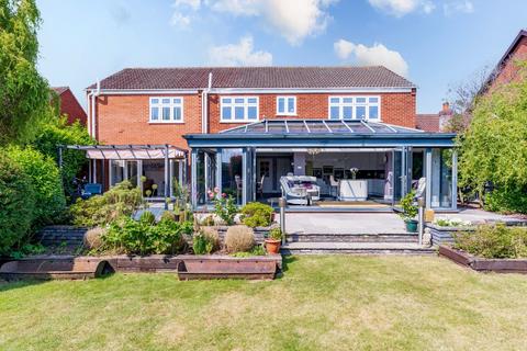 5 bedroom detached house for sale, Villarome, Caister-On-Sea