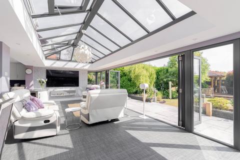 5 bedroom detached house for sale, Villarome, Caister-On-Sea