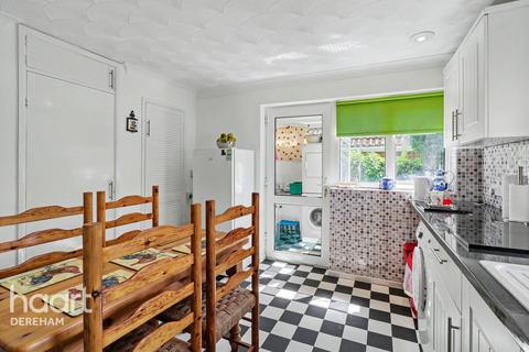 2 bedroom detached bungalow for sale, Fakenham Road, Dereham