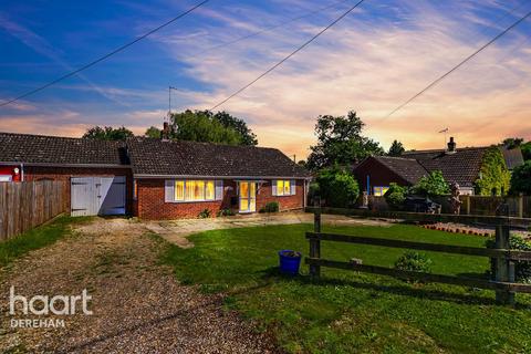 2 bedroom detached bungalow for sale, Fakenham Road, Dereham