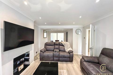 3 bedroom terraced house for sale, Greenway, HAYES UB4