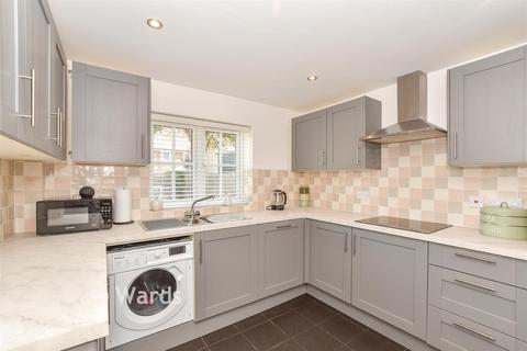 3 bedroom detached house for sale, Bishop Close, Ashford TN26