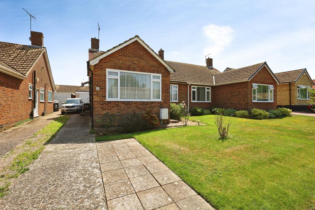 2 bedroom semi-detached bungalow for sale