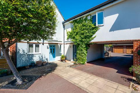 Chandlers Close, West Molesey, KT8