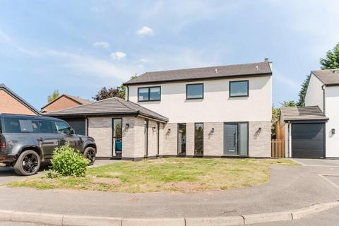 4 bed house for rent in Warren Close, Leamington Spa