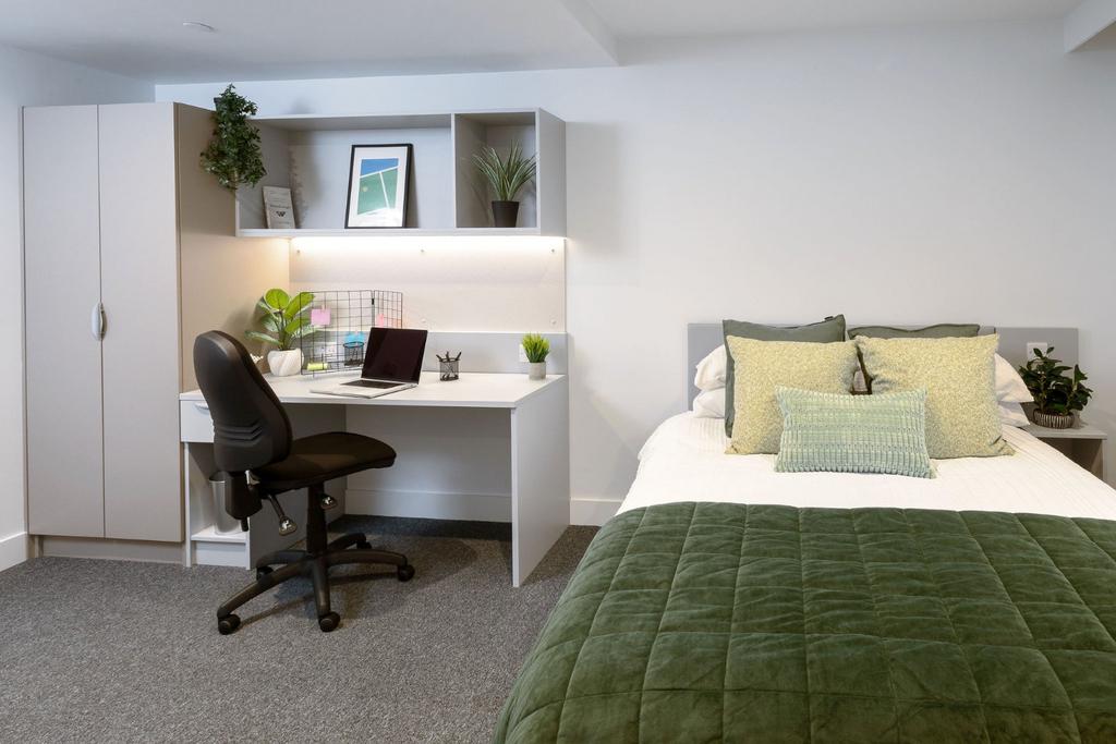 Apartment in Sheffield, City Centre - View 3