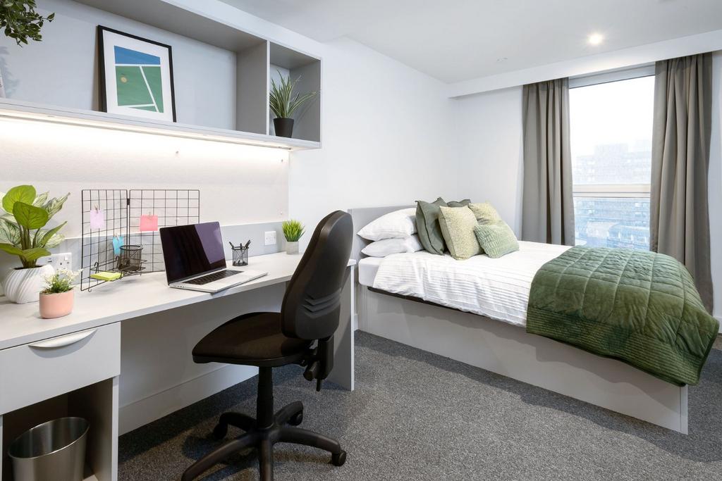 Apartment in Sheffield, City Centre - View 4