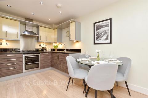 2 bedroom ground floor flat for sale, South Lawns, Reigate RH2