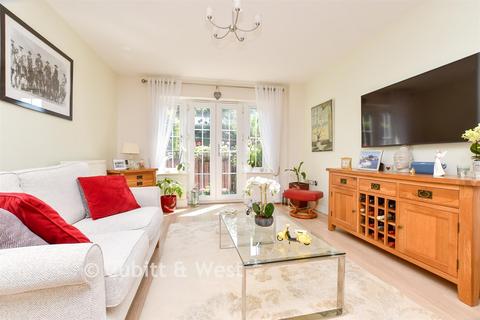 2 bedroom ground floor flat for sale, South Lawns, Reigate RH2