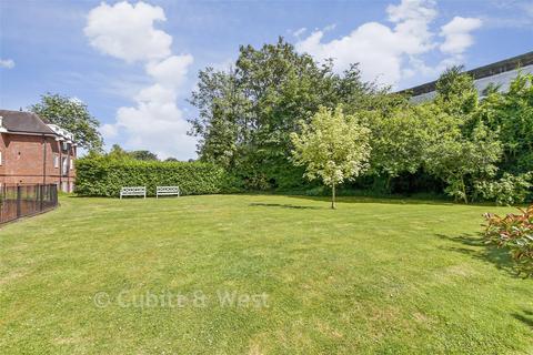 2 bedroom ground floor flat for sale, South Lawns, Reigate RH2