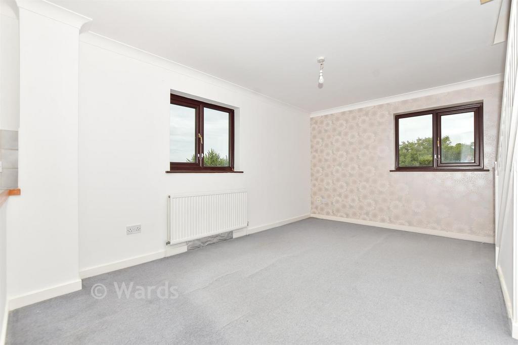 House in Dover, Tower Hamlets - More