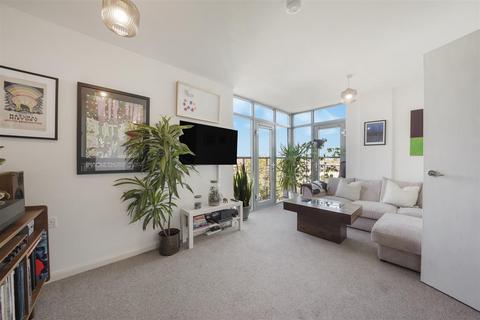 The Roundway, London N17