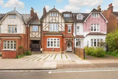 5 bedroom terraced house to rent, London