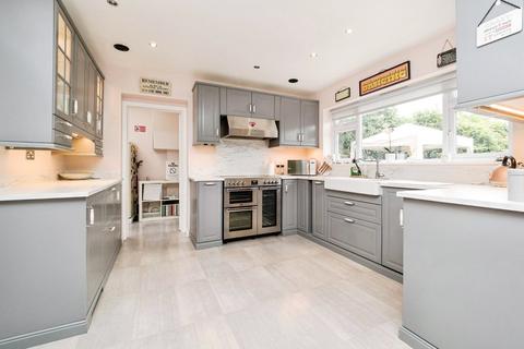 4 bedroom detached house for sale, Wykeham Avenue, HORNCHURCH, Essex, RM11