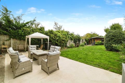 4 bedroom detached house for sale, Wykeham Avenue, HORNCHURCH, Essex, RM11