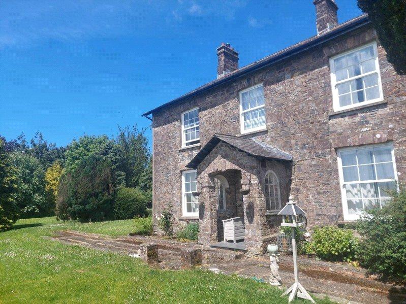 6 bedroom detached house to rent