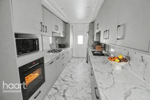 3 bedroom semi-detached house to rent, Wellington Drive, DAGENHAM