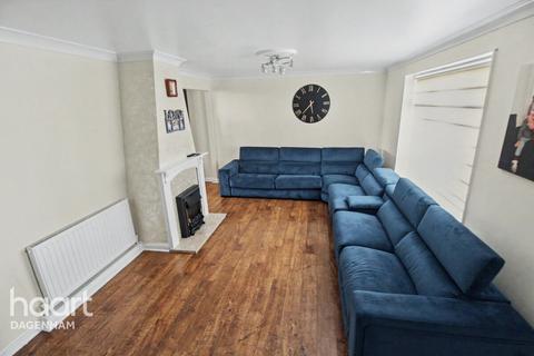 3 bedroom semi-detached house to rent, Wellington Drive, DAGENHAM