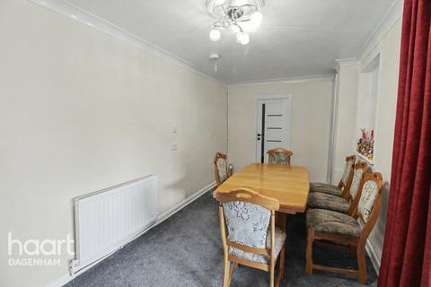 3 bedroom semi-detached house to rent, Wellington Drive, DAGENHAM
