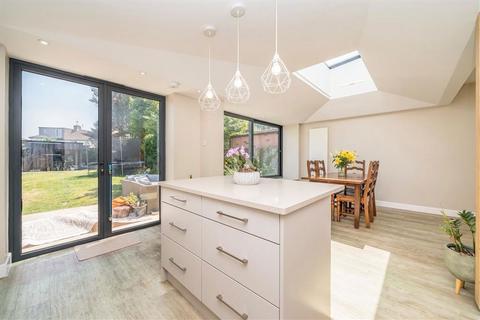 4 bedroom detached house for sale, Horn Park Lane, London SE12