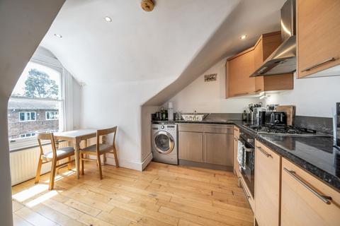 2 bedroom flat to rent, Crockerton Road, Balham, London, SW17