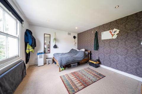 2 bedroom flat to rent, Crockerton Road, Balham, London, SW17
