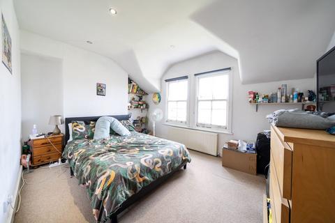 2 bedroom flat to rent, Crockerton Road, Balham, London, SW17