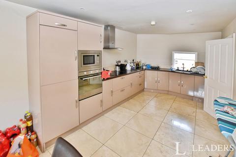 1 bedroom in a flat share to rent, Florence Walk, North Street, Bishop's Stortford, CM23