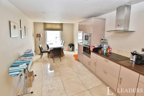 1 bedroom in a flat share to rent, Florence Walk, North Street, Bishop's Stortford, CM23