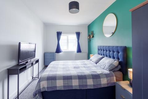 2 bedroom flat for sale, Stringer Close, Raunds, NN9