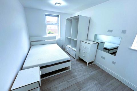 Studio to rent, St. Marys Road, Ilford IG1