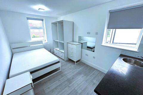 Studio to rent, St. Marys Road, Ilford IG1