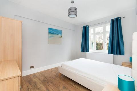2 bedroom flat to rent, Balham High Road, Moira Court Balham High Road, SW17