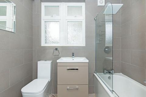 2 bedroom flat to rent, Balham High Road, Moira Court Balham High Road, SW17