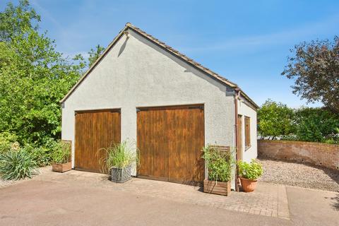 4 bedroom detached house for sale, Ashby Road, Burton-On-Trent