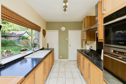 4 bedroom detached house for sale, Ashby Road, Burton-On-Trent