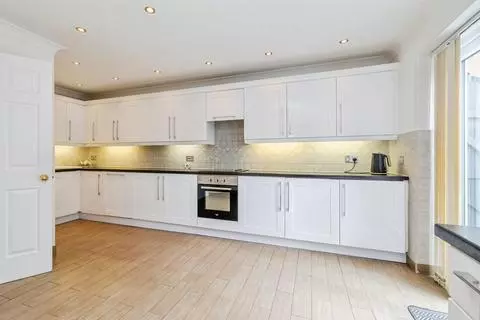 3 bedroom detached house for sale – pohled 3