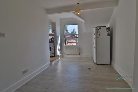 2 bedroom apartment to rent, High Street, Rushden, NN10 0PQ